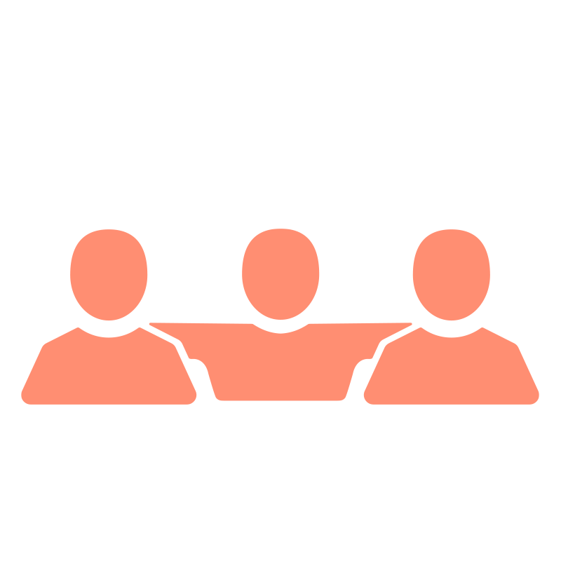 Icon mit drei Personen, die sich an den Schultern fassen als Zeichen für Teamgeist, einem der Jobvorteile der Ostseeklinik Grömitz.